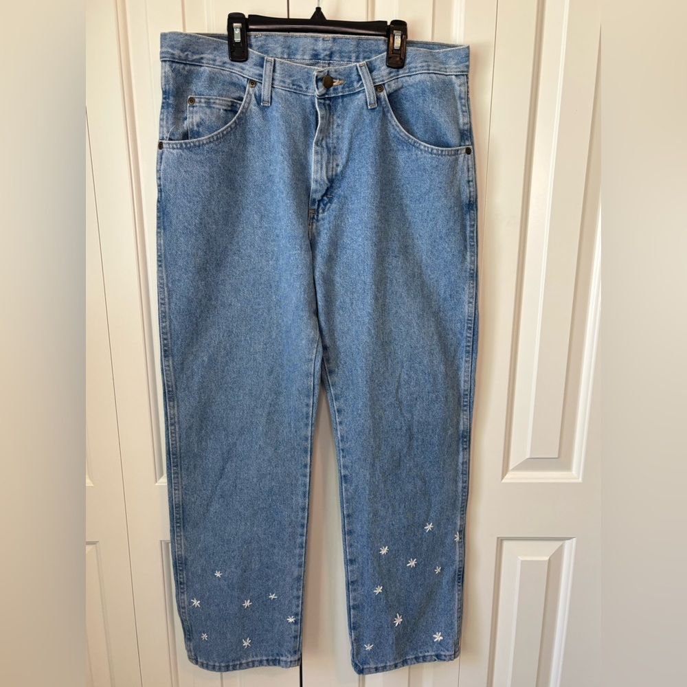 Wrangler Light Blue Men's Jeans with Flower Accents, Size 34x30